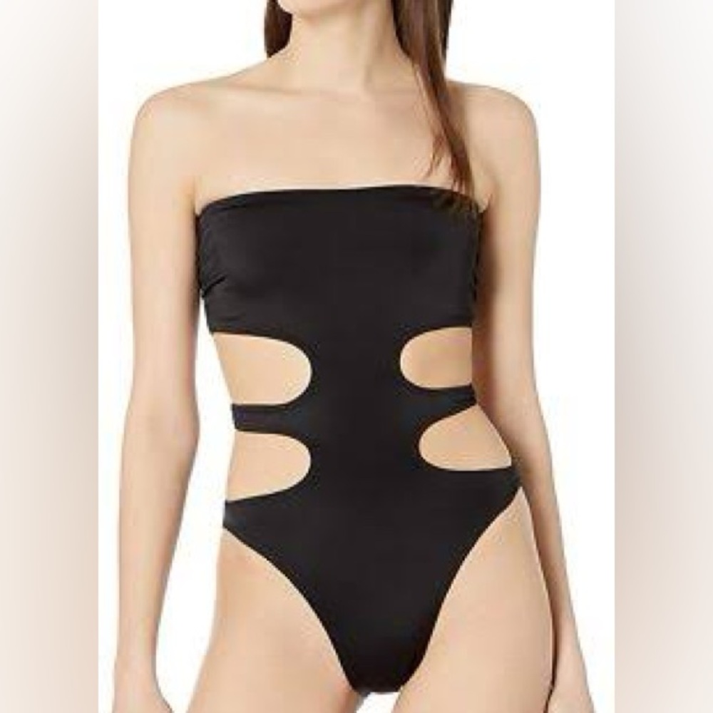 Norma Kamali: 11/11! Mío once piece Black Swimwear